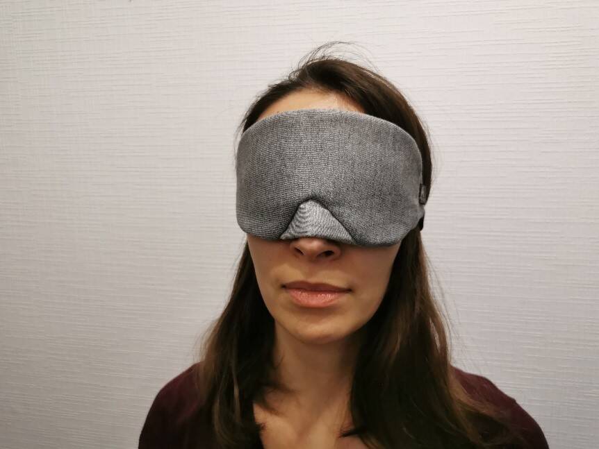 Die Mavogel Schlafmaske von vorne. 